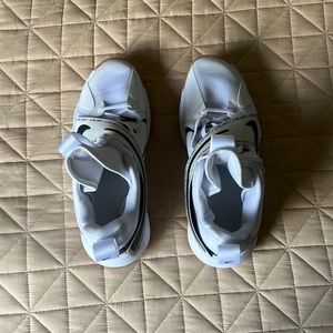 BRAND: NIKE REACT HYPERSET/COLOR: BLACK & WHITE/ SIZE: WOMENS 11